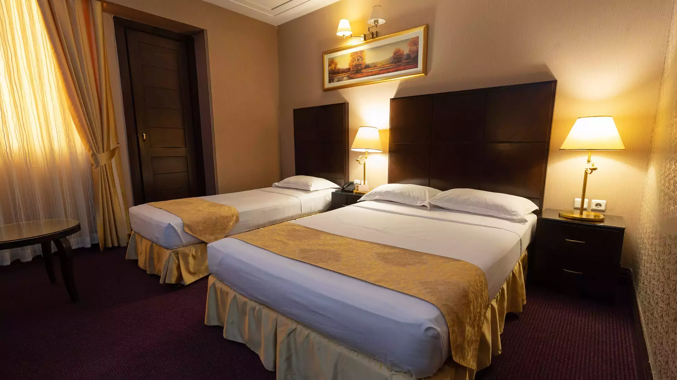 Alibaba https://cdn.alibaba.ir/ostorage/hotel-accommodation-images/67052ccd666674792fccc4c7_66e7e929cdd058a11b70c9f6_هتل جواد - اتاق سه تخته دبل سینگل (1).webp